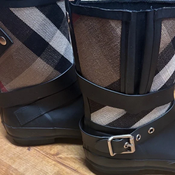Burberry women’s boots size 8  with Free COA included !!! - Picture 5 of 12